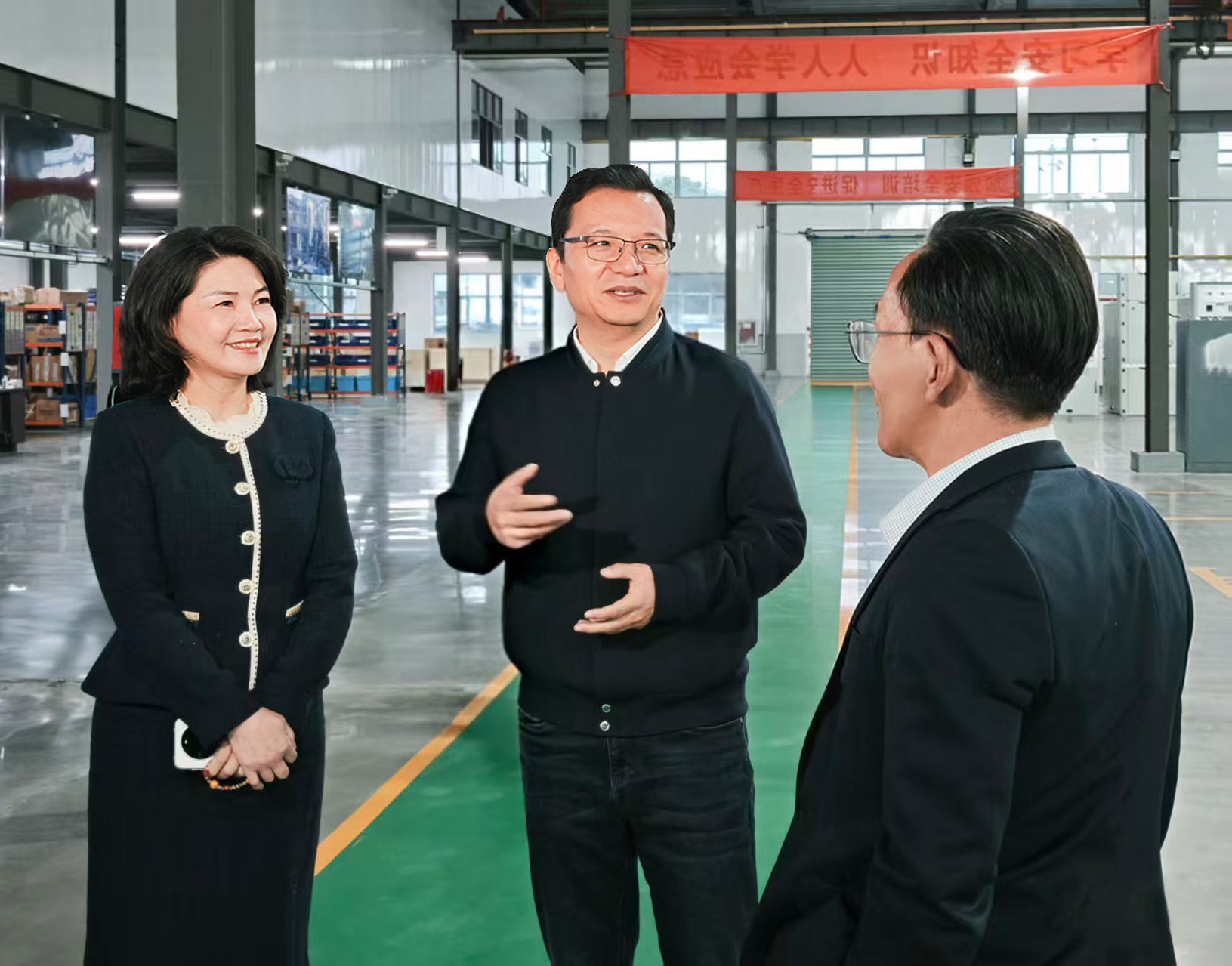 李孝鴻書記一行在公司董事長王青、總經理劉琴芳等核心管理人員