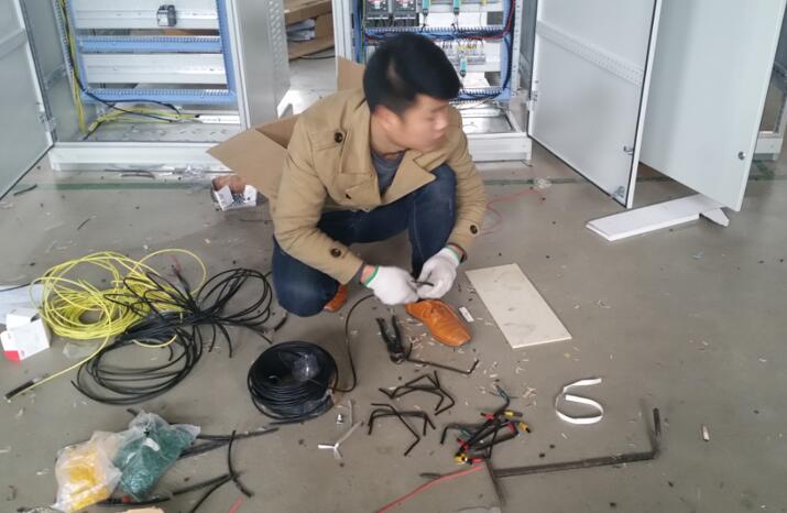 安徽得潤電氣技術(shù)有限公司，主營：高低壓開關(guān)柜，高低壓無功補償柜，消弧消諧裝置，自動化控制系統(tǒng)，綜保、儀表等，全國統(tǒng)一客服熱線：400-0551-777
