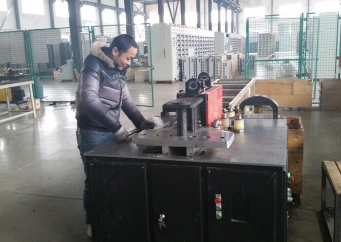 安徽得潤電氣技術(shù)有限公司，主營：高低壓開關(guān)柜，高低壓無功補償柜，消弧消諧裝置，自動化控制系統(tǒng)，綜保、儀表等，全國統(tǒng)一客服熱線：400-0551-777