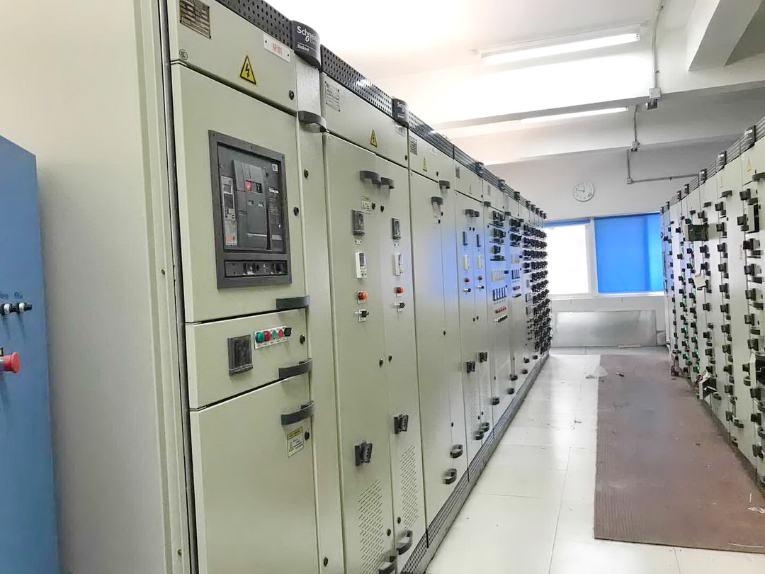 施耐德380V開關(guān)柜，blokset配電柜現(xiàn)場圖 得潤電氣 400-128-7988
