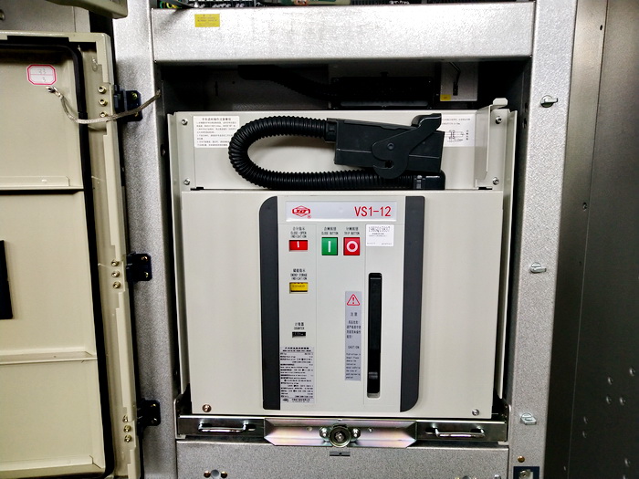 手車斷路器.jpg 手車斷路器.jpg