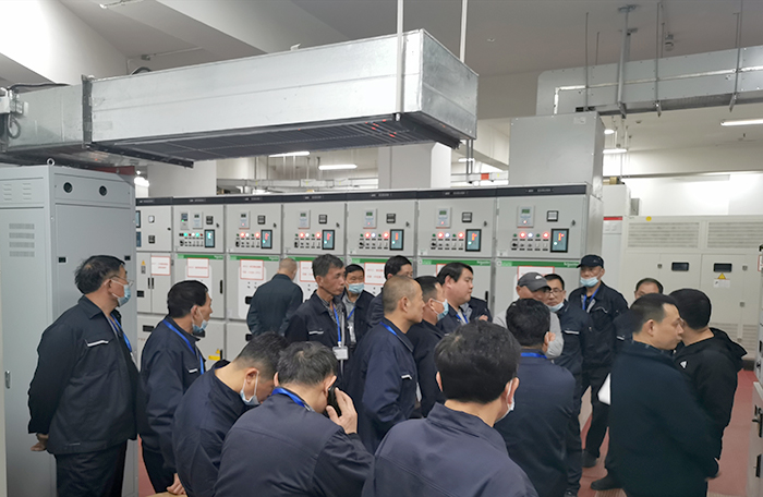 進行MVnex中壓柜實操培訓.jpg